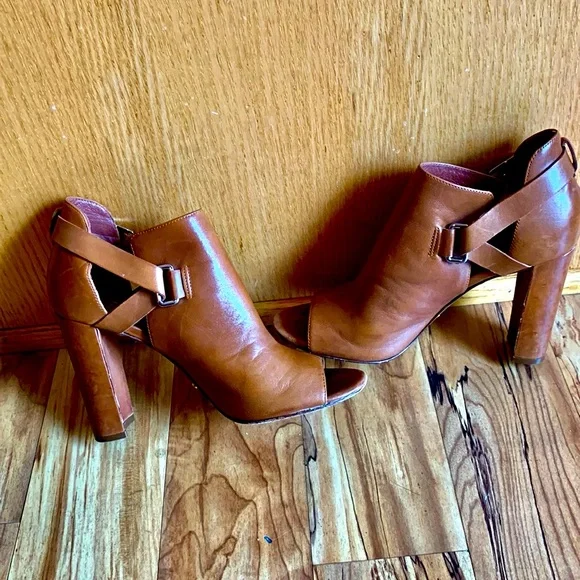 Lauren Ralph Lauren 7-1/2 camel leather high heel open toe buckle ankle booties - Picture 1 of 11